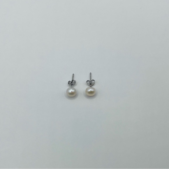 South Sea Pearl Button Earrings - Picture 3 of 4